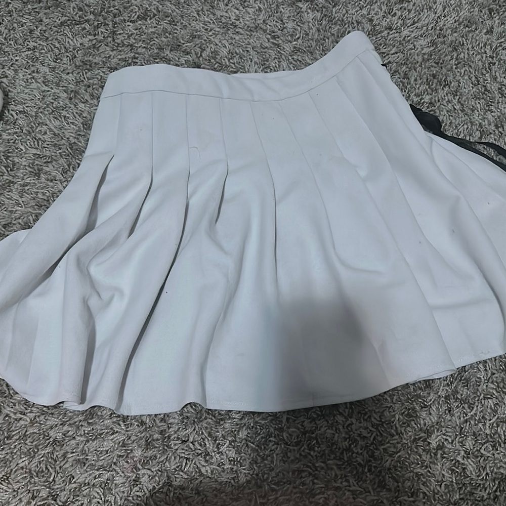Elegant White Pleated Skirt